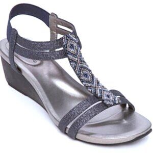 Bandolino Hippo Sparkling Blue Silver Beaded Slip On Strappy Sandals Size 8.5 M